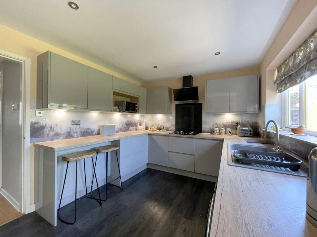 Fitted Kitchen/Breakfast Room