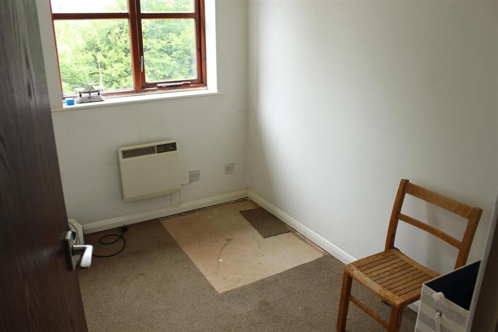 28 Barnsley Close, Atherstone