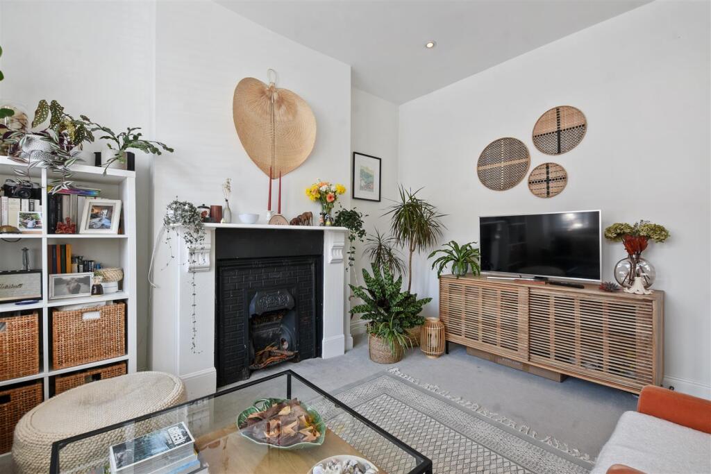 14-92a6GCWT - Flat A 27 Leghorn Road - Reception 3