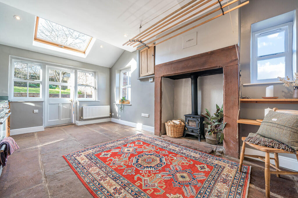 Kitchen/ Dining R...