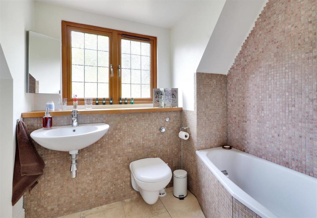 Bathroom E.jpg