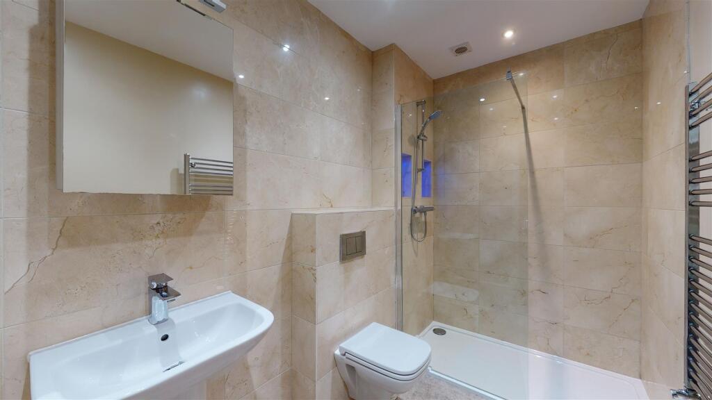 Betton Street 2a Bathroom.jpg