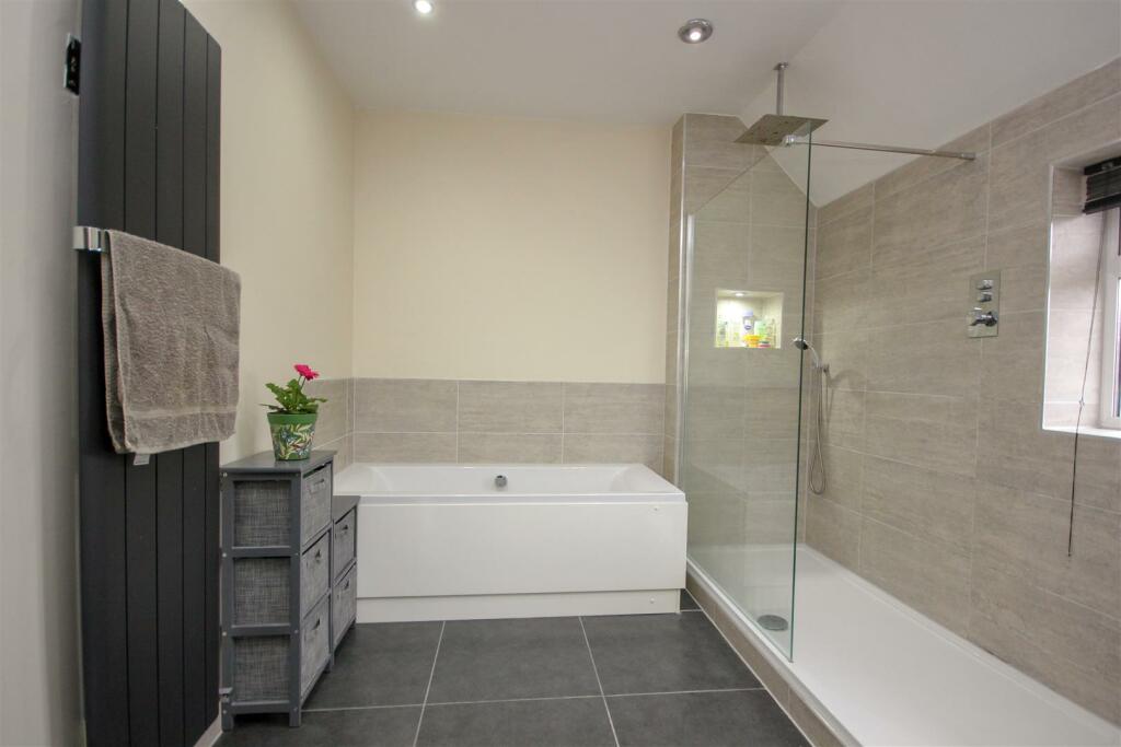 Bathroom1.jpg