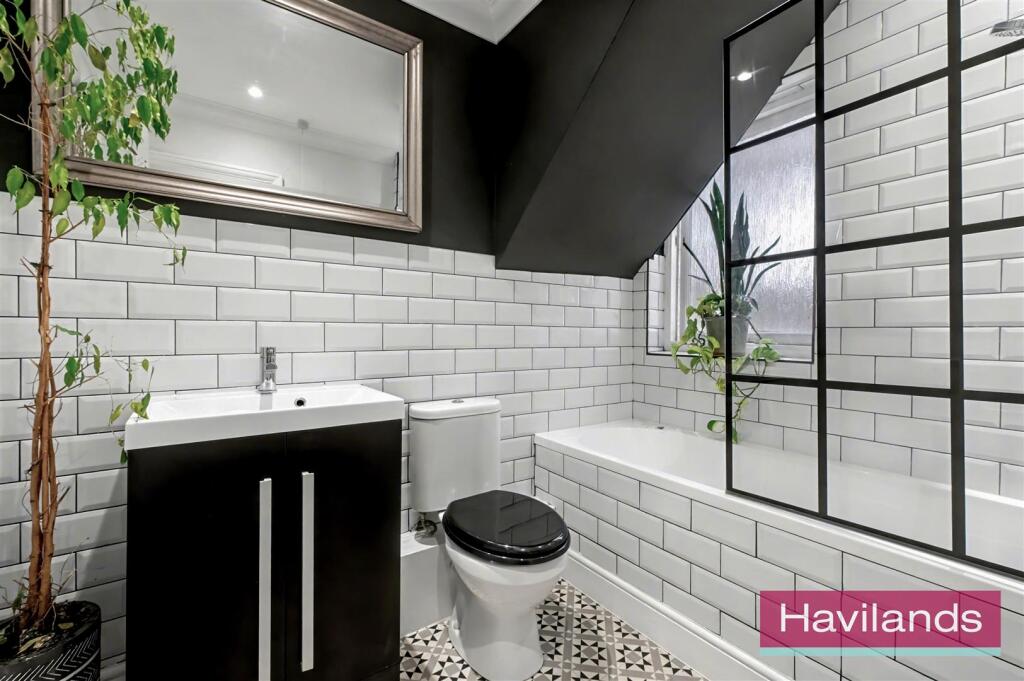 Flat 21A, The Grangeway N21 2HD-9.jpg