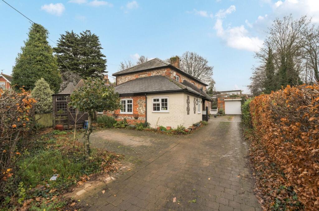 Enham Lane, Charlton, Andover, SP10 4AN