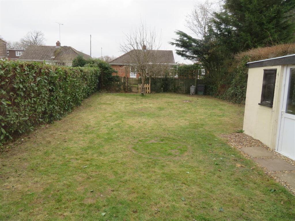 40 Park Ln Garden.JPG