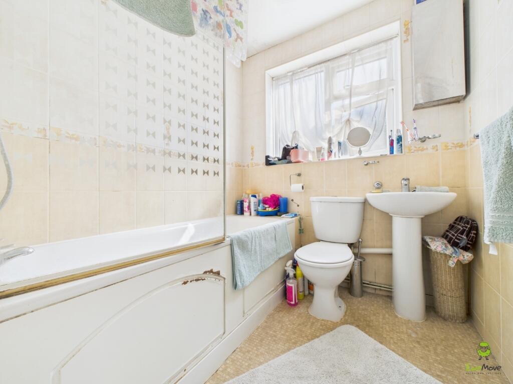 CAM03779G0-PR0214-STILL004