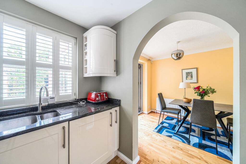 1332748-13-688887...