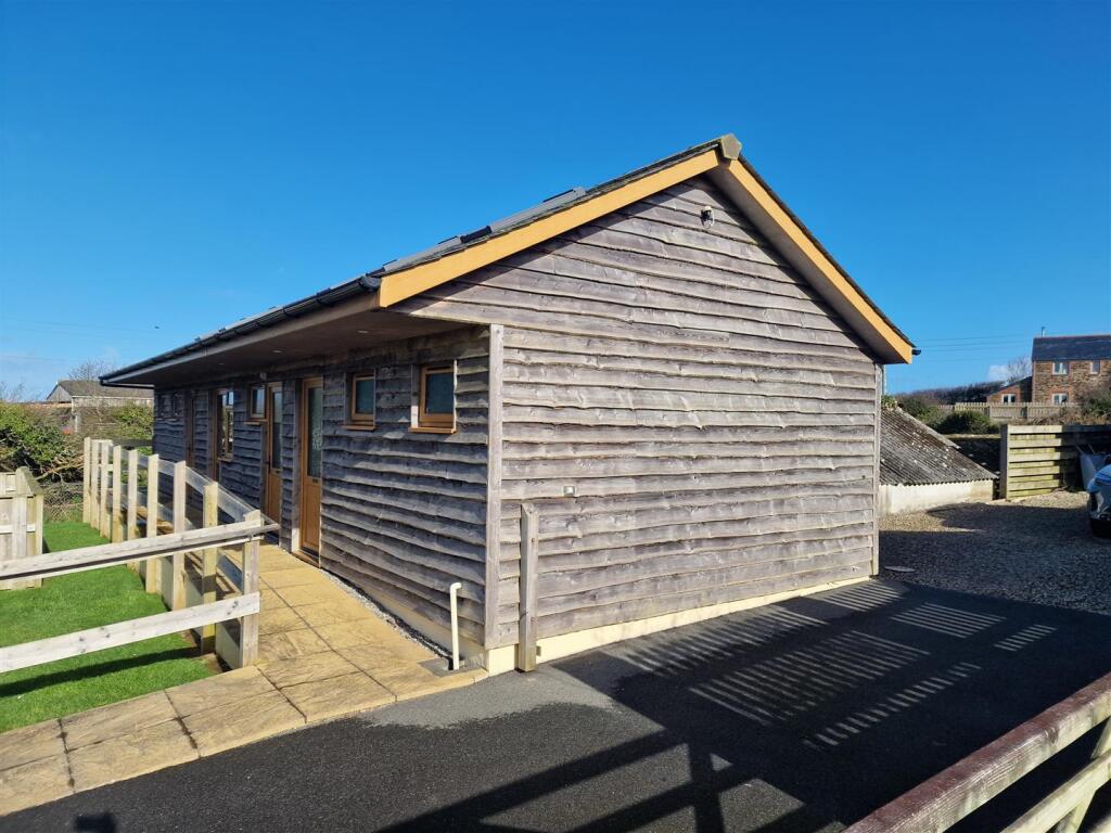 Drive and Toilet Block.jpg