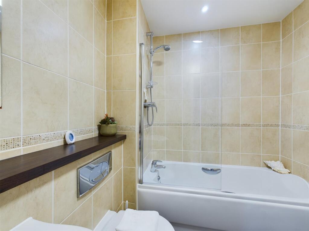Apartment 8, Ocean 1 - Bathroom