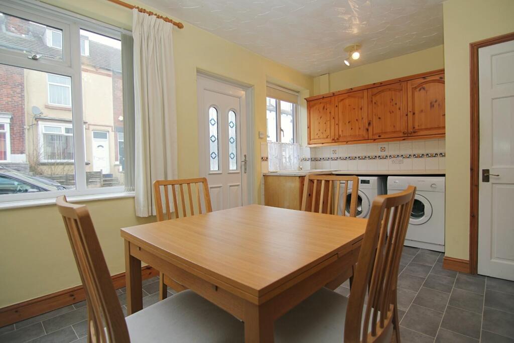 KITCHEN / DINER