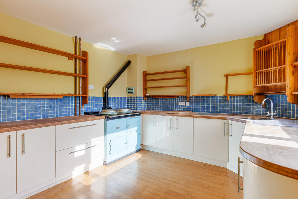 A08 - 4 Greenbanks, slapton - 251028