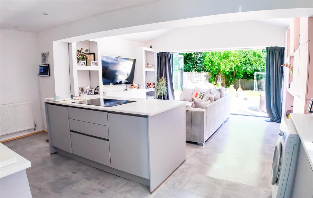 Dining Kitchen &amp; Family Room