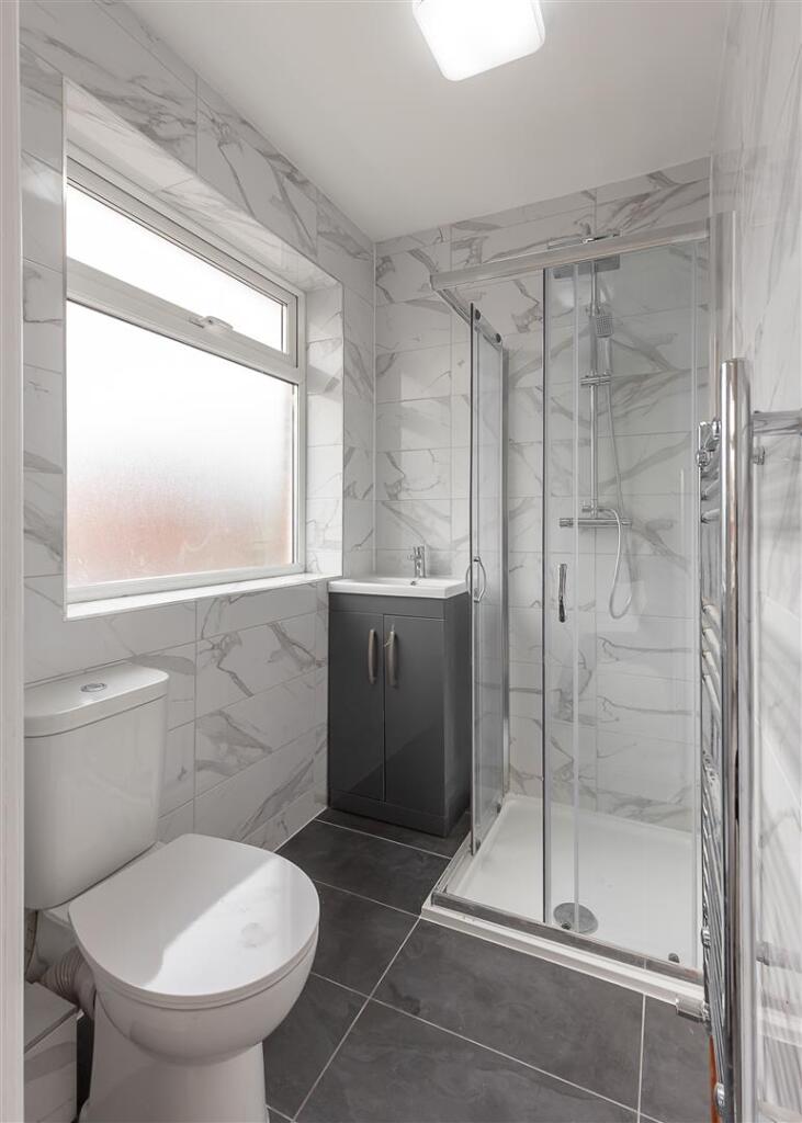 En-Suite (Bedroom 2)