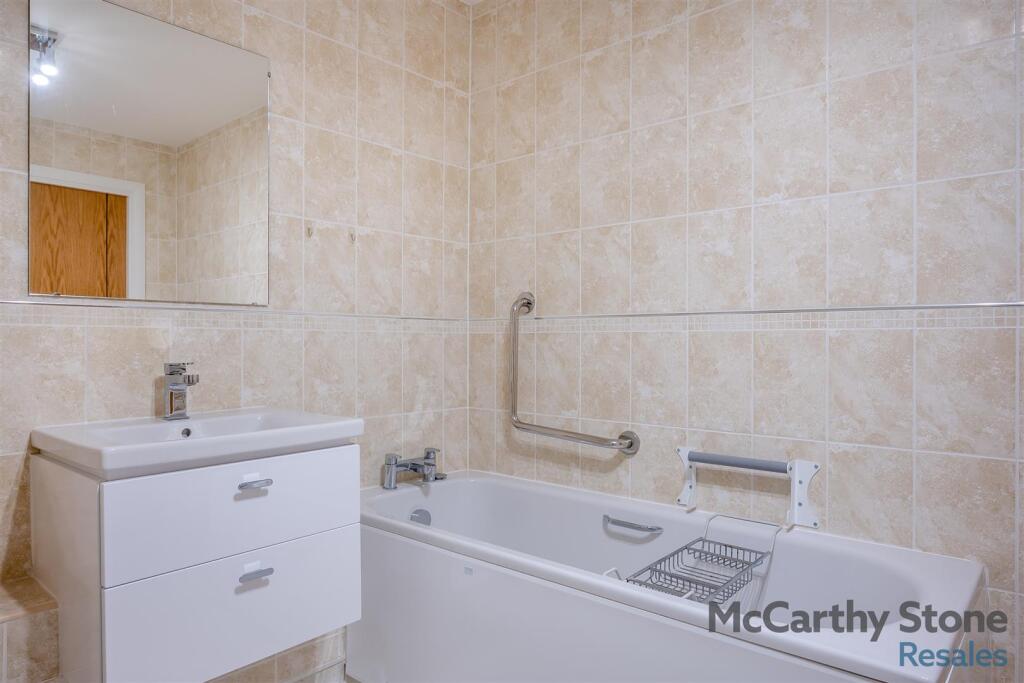 8633915-interior15.jpg