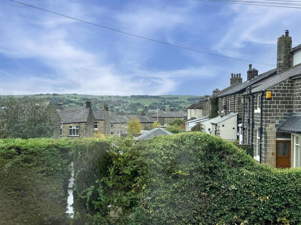 4 bed mid-terrace property, Silsden 24