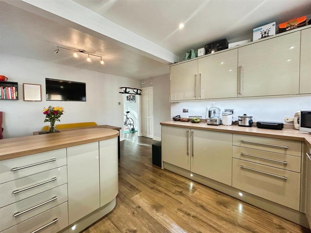 31587251-F-4811-B244-3D3807EC7AE4-4429-0000038A548