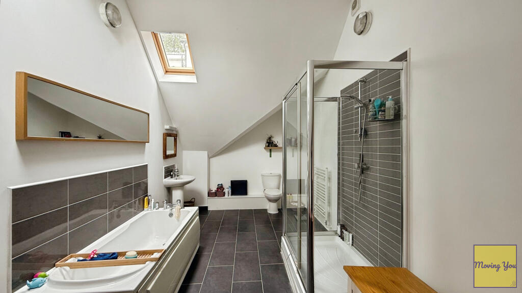 En-suite bathroom