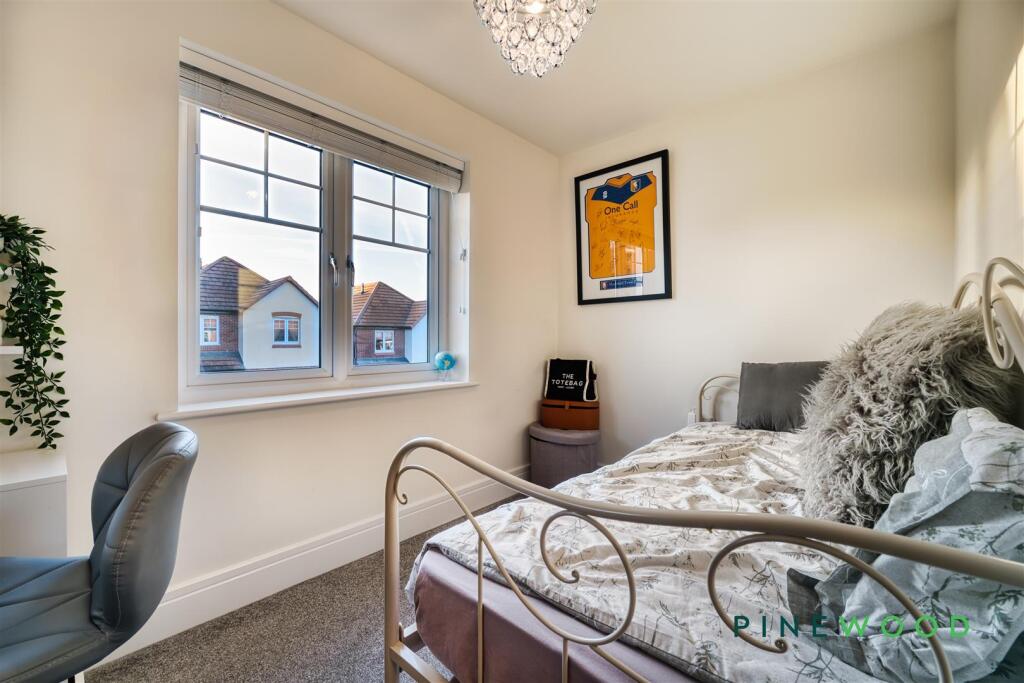 BEDROOM 4