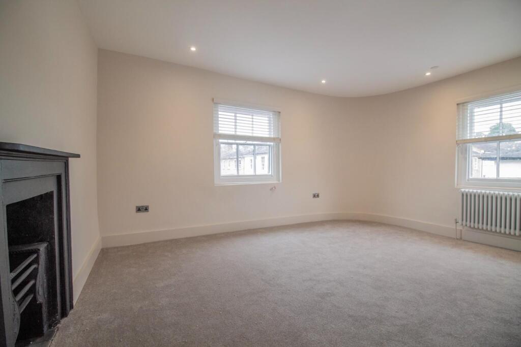 16 Whiting Street [Bedroom One 01] WHATLEY LANE.jp