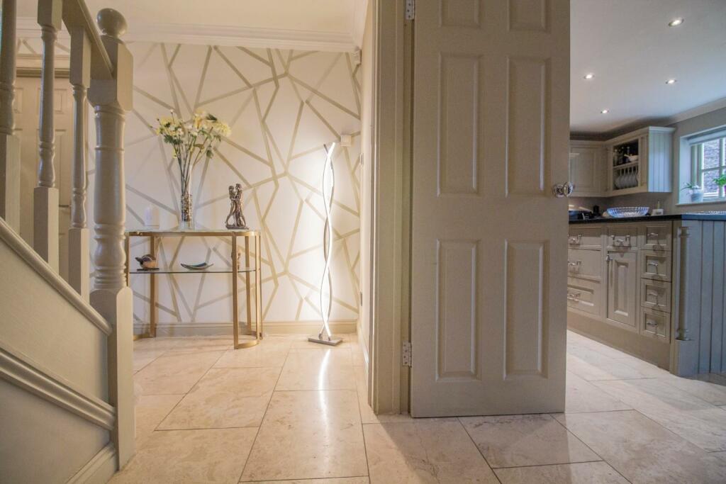 4 Bear Meadow, Beyton [Entrance Hall] 01.jpg