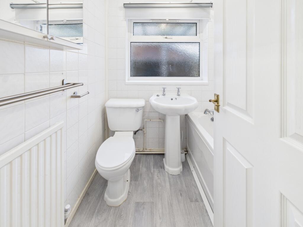 CAM04233G0-PR0045-STILL006