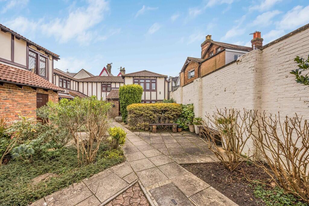 8 Westcliff Mews,...