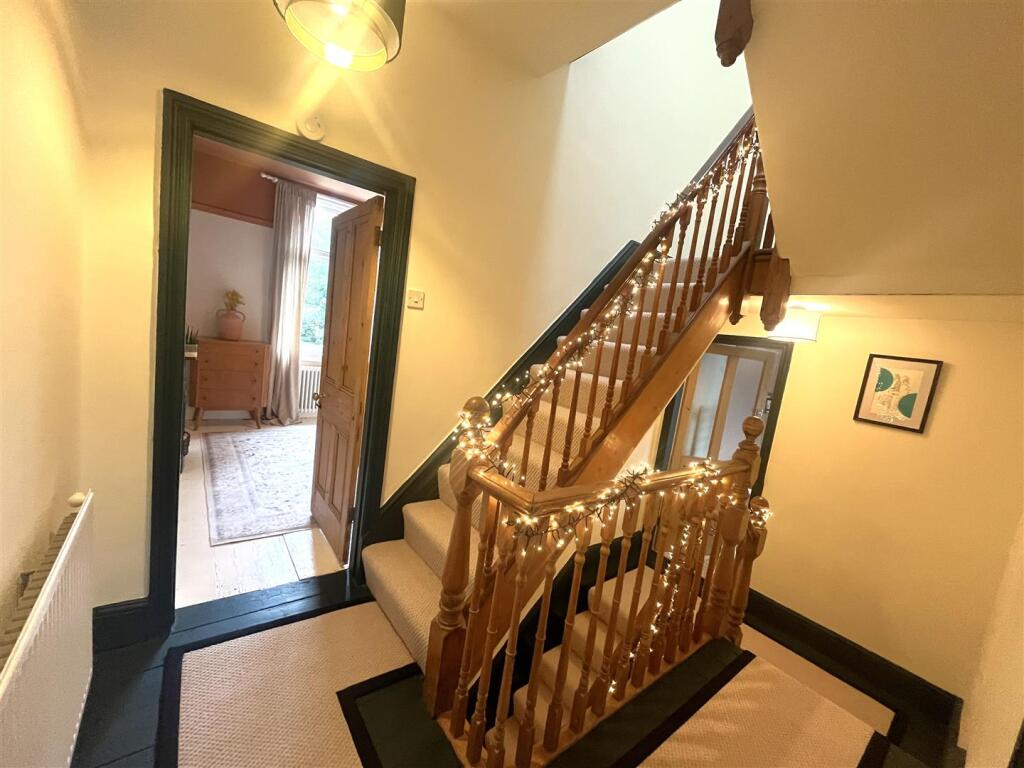 Split- Level First Floor Landing