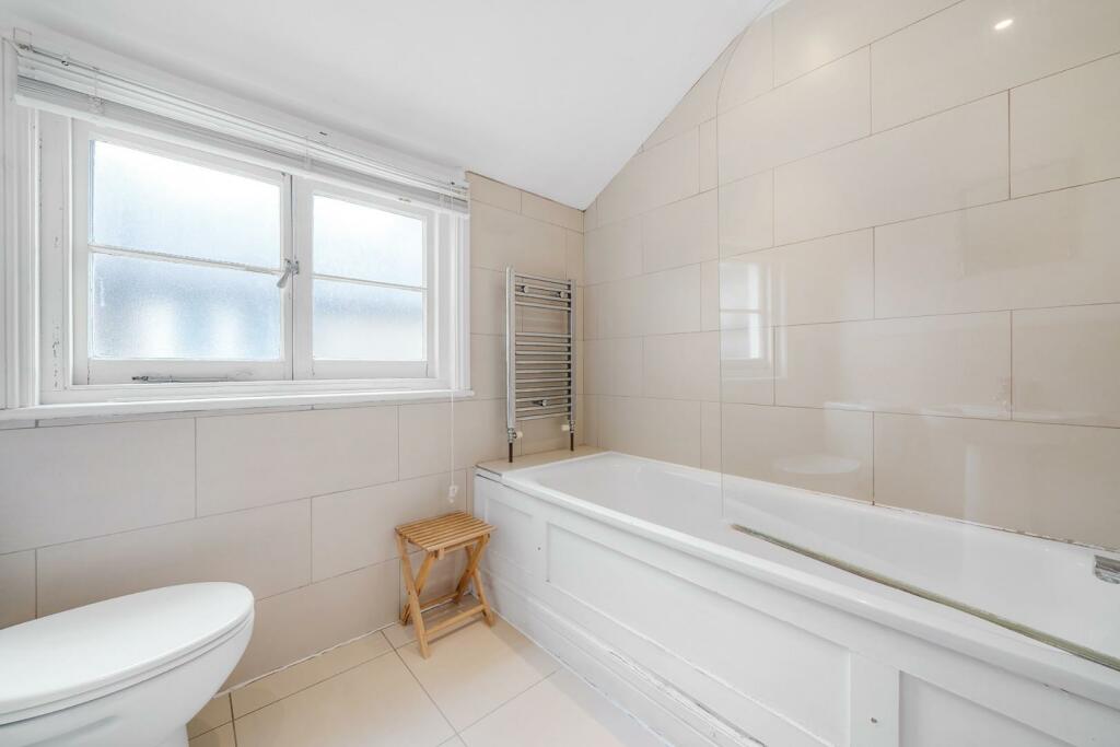 Bathroom (3).jpg