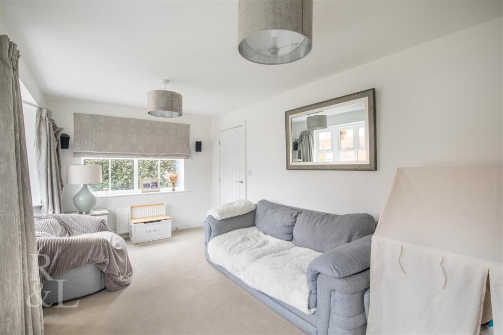 1, Hawksbeard Close  (12).jpg