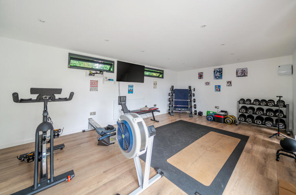 1327750-5-687f813...