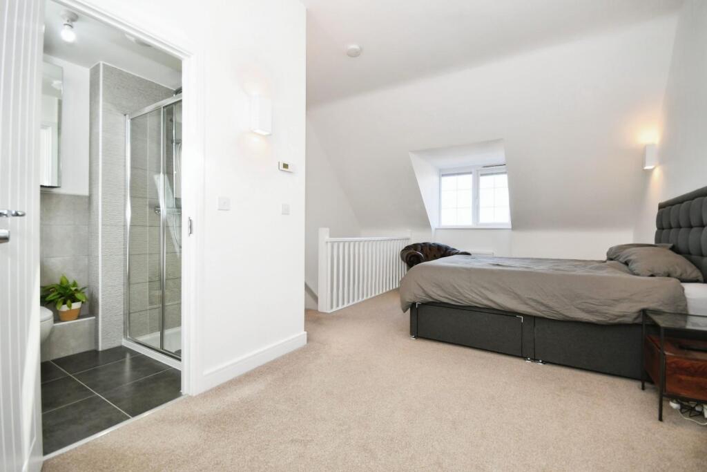 BEDROOM 1 03.jpg