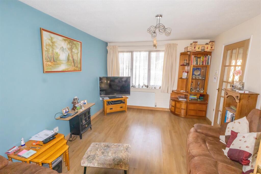 Kestrel Close-11 - t.jpeg