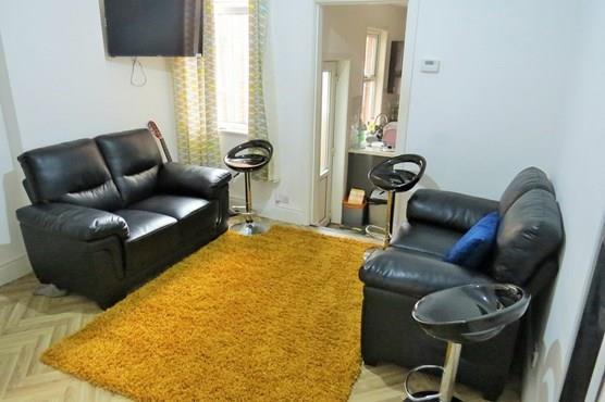 41 Coronation sitting room.jpg