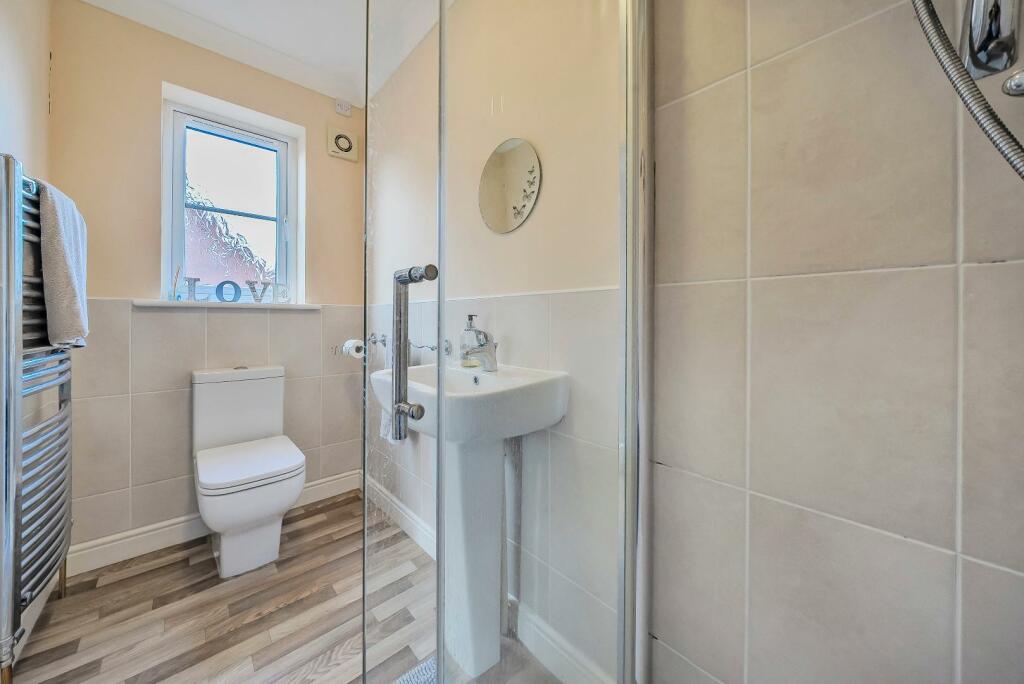 Bedroom 2 En-suite.jpg