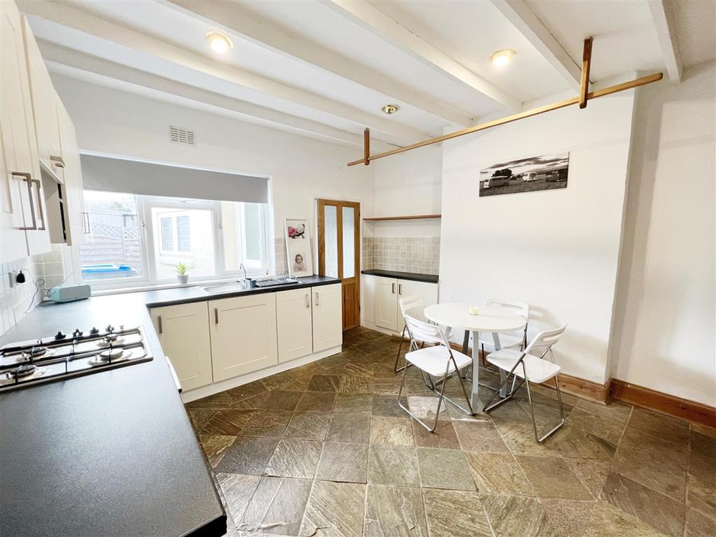 Kitchen Diner 3.jpg