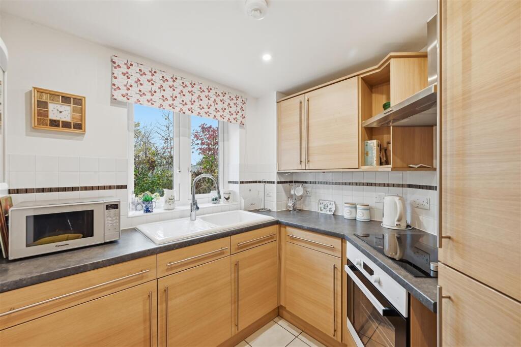 Kitchen 6 Tythe Court.jpg