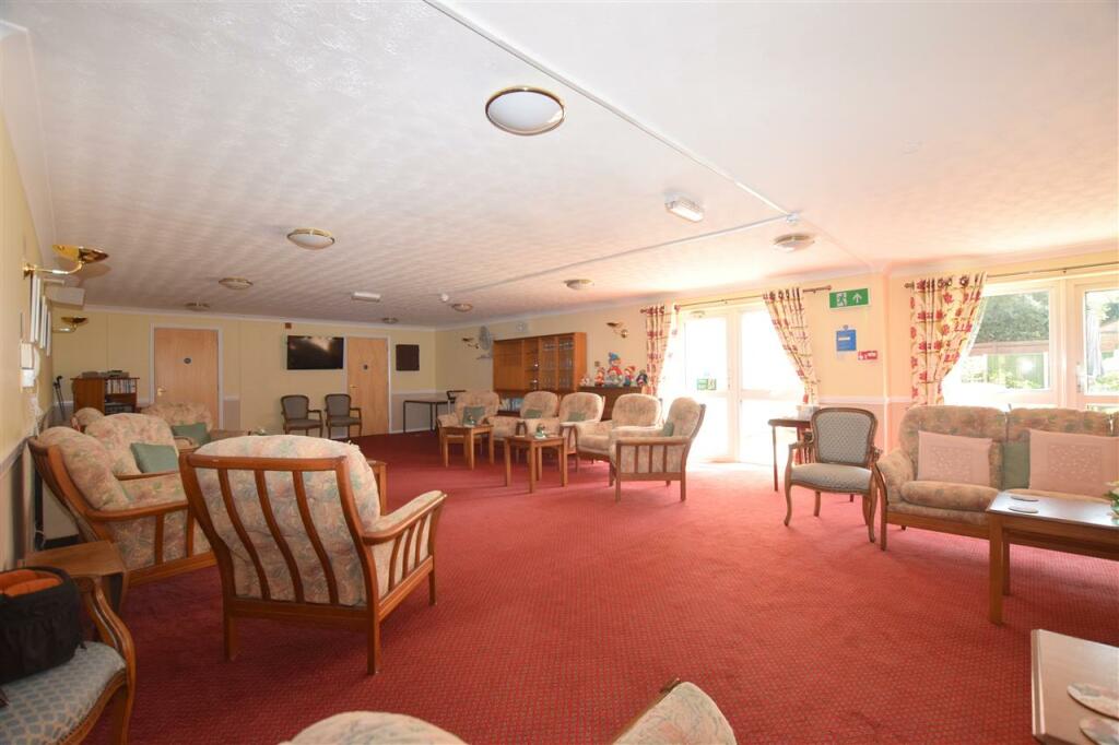 COMMUNAL LOUNGE