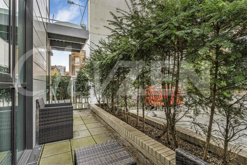 PRIVATE PATIO