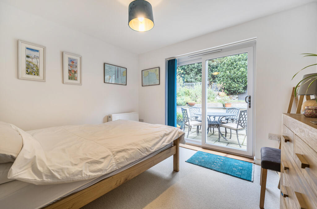 1343551-3-68a702f...