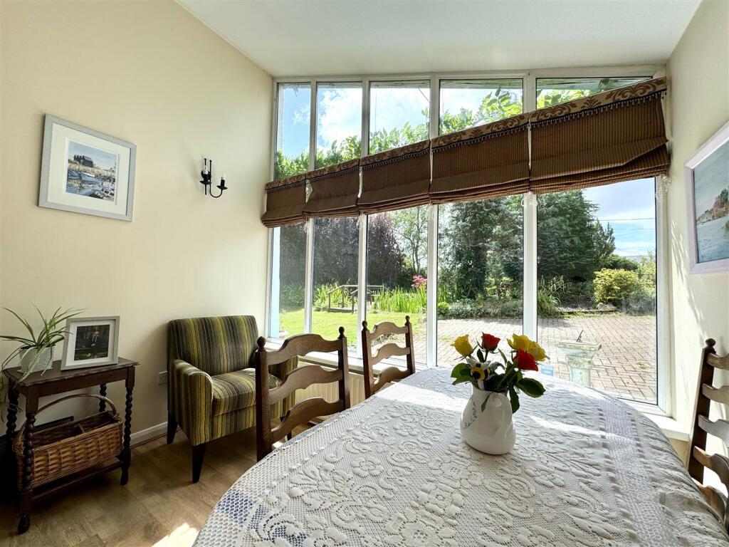 GARDEN ROOM