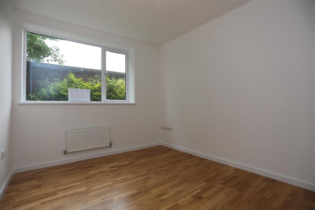 5 Martello Lofts Bedroom 1.JPG