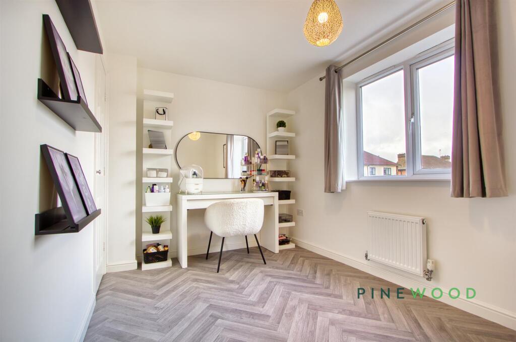 BEDROOM 2 (DRESSING ROOM)