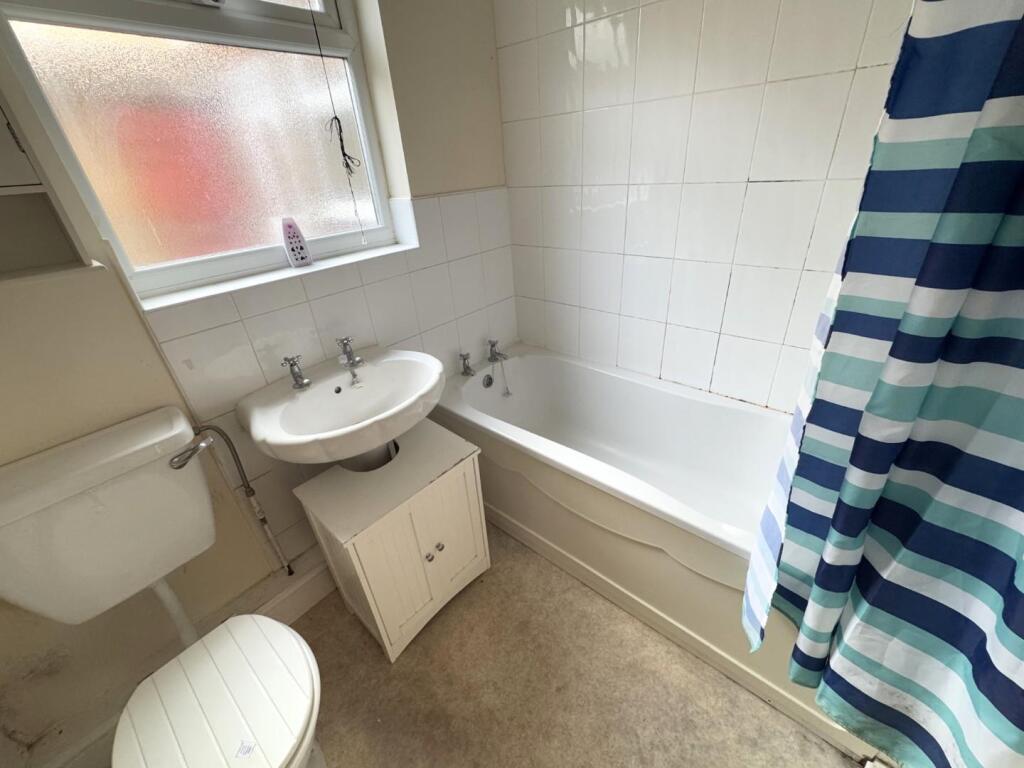 GROUND FLOOR BATHROOM