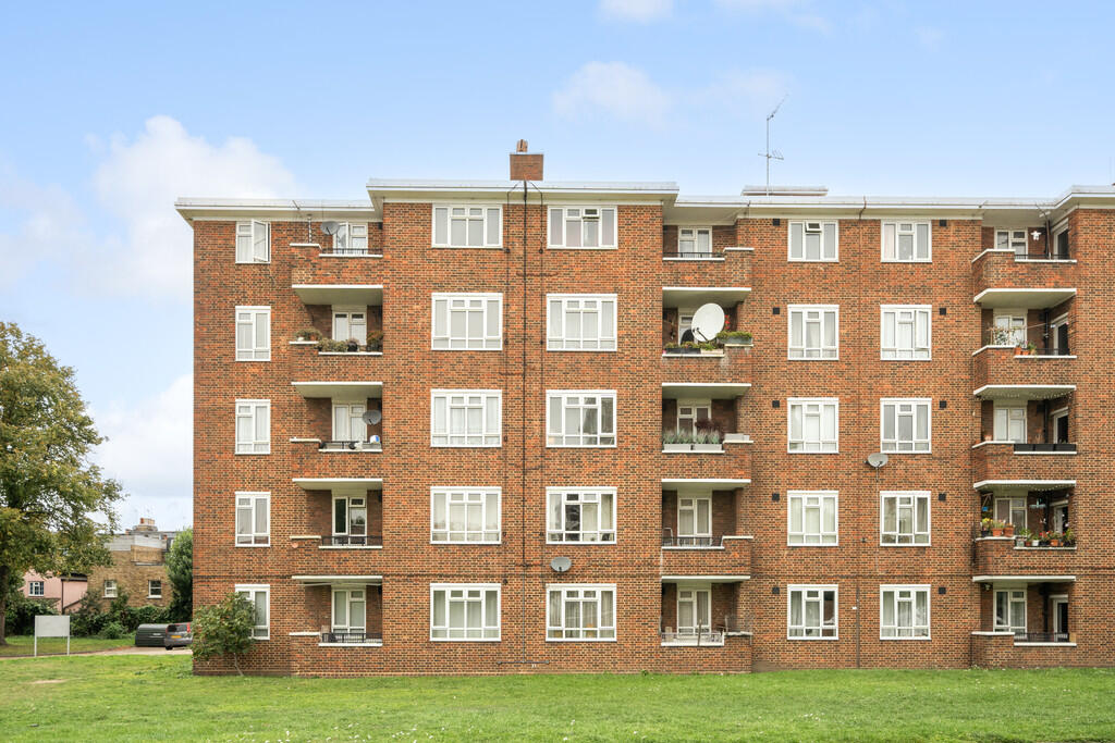 21 Lanceaster Cou...