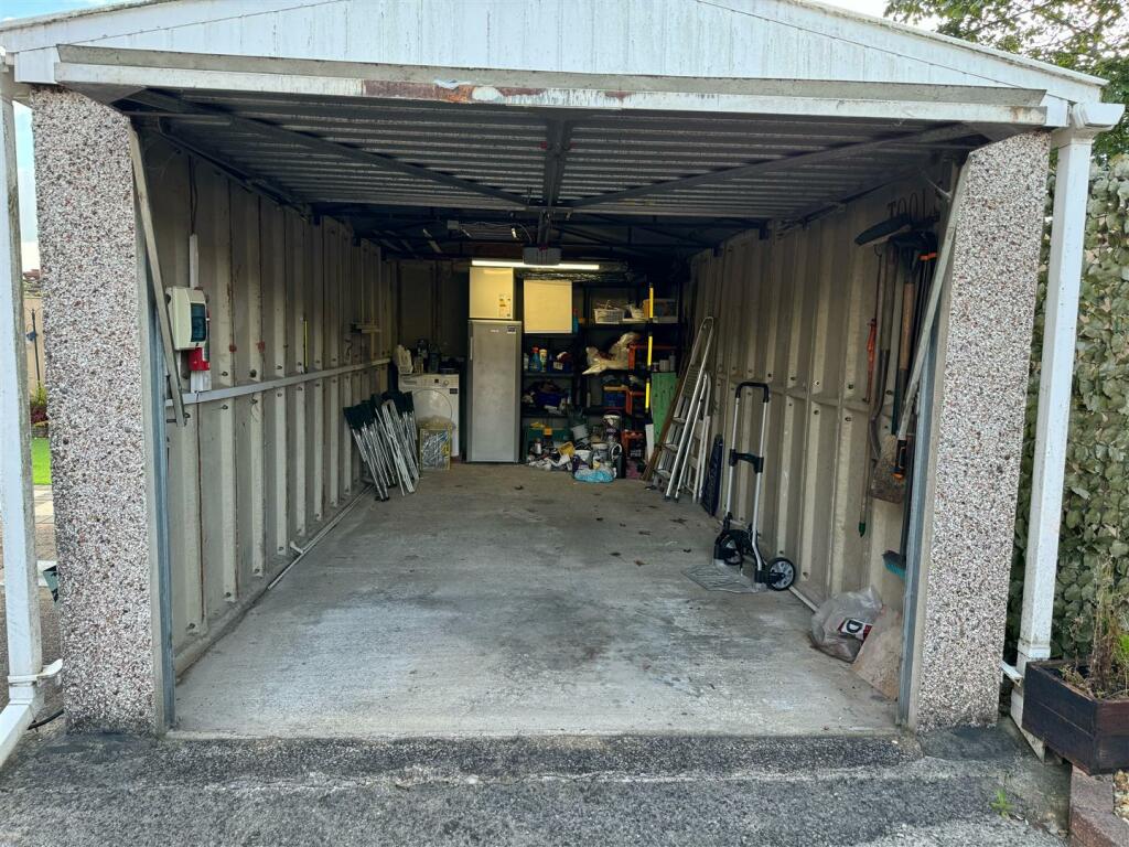 28 MAES Y SIGLEN GARAGE PHOTO.jpg