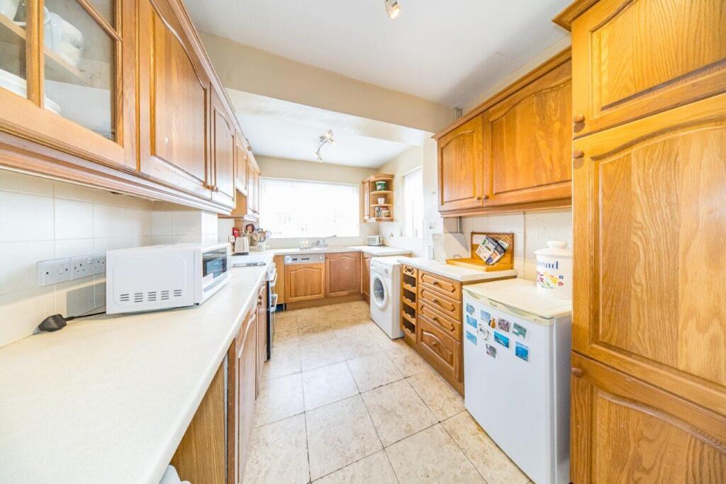 10 fairholme ave kitchen.jpg