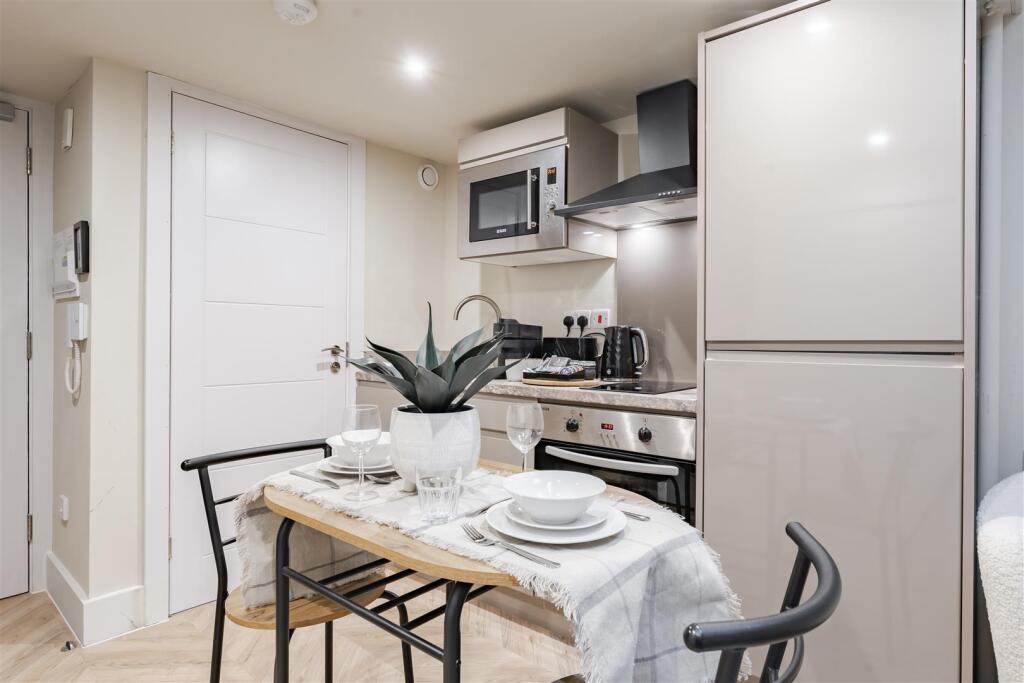 Copy of 167-147 The Headrow Leeds 2-167.jpg