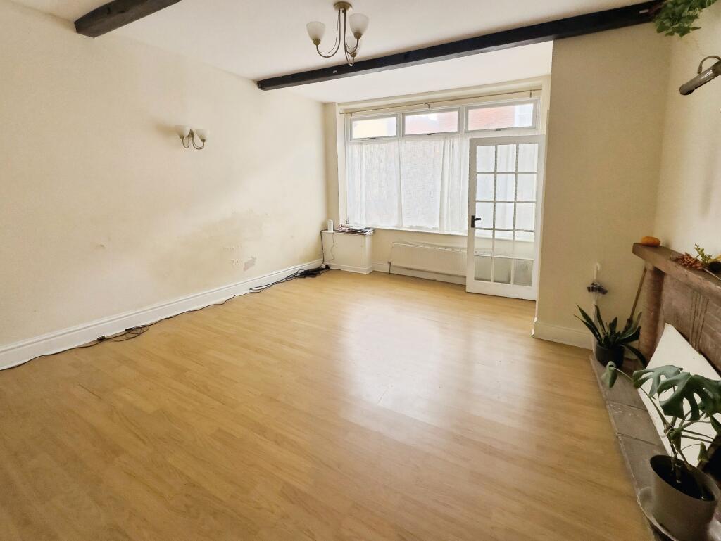 40cb60e9-EGERTON-12 T202510141657.jpg