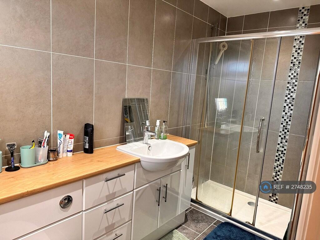 Masterbed Room Witn Ensuite